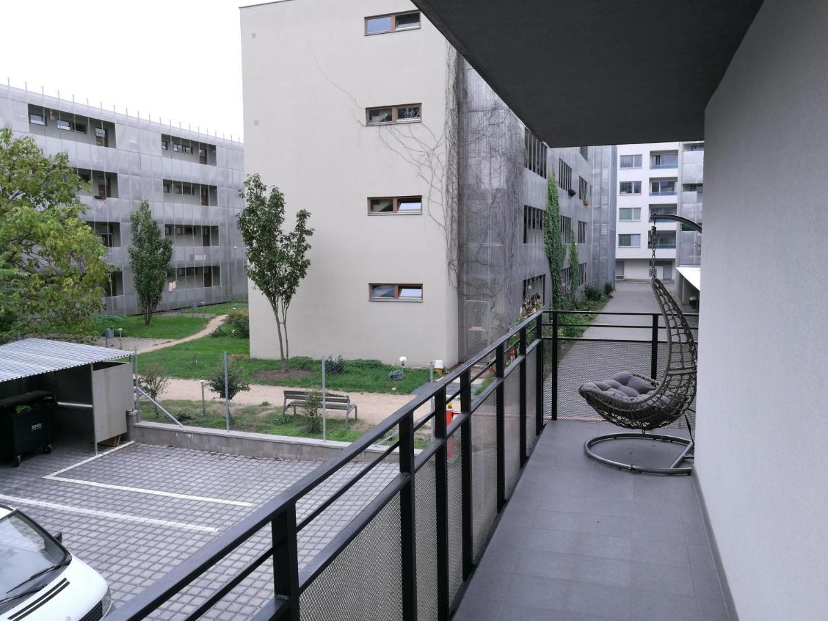 Bein Apartment With Parking Brno Exterior photo